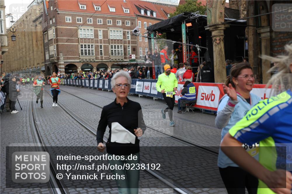 05.10.2025 - 20. swb-Marathon Bremen Yannick Fuchs http://msf.ph/oto/9238192 05.10.2025 11:06:58 Ziel 8574, 9321, 9605, 9826, 9942, 9976, 10001, 10148, 10168, 10498, 10580, 10747, 10748, 10937, 11355, 11389, 11414, 11497, 11565 meine-sportfotos.de