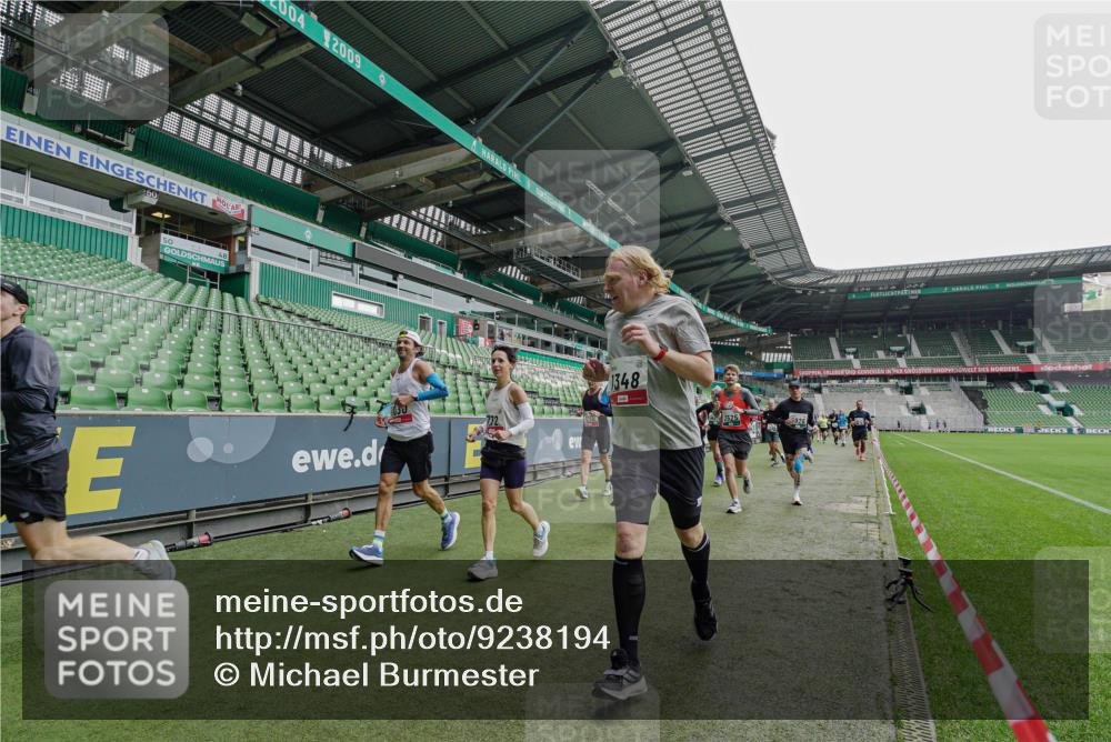 05.10.2025 - 20. swb-Marathon Bremen Michael Burmester http://msf.ph/oto/9238194 05.10.2025 13:01:59 Laufen im Stadion 152, 335, 428, 493, 546, 672, 772, 843, 979, 1030, 1256, 1348, 1361, 1452, 1732, 1744, 1759, 1856, 1893, 1899, 1924, 1933, 1996, 2096, 2102, 2143, 2245, 2272, 2306, 2433, 2555, 2565, 2796, 2910, 2912, 2918, 2991, 3053, 3206, 3208, 3217, 3387, 3525, 3526, 3662, 3663, 3673, 3861, 3877, 3926, 3930, 4017, 4018, 4086, 4364, 4409, 4444, 4477, 4564, 4618, 4688, 4705, 4847, 4882, 4947, 4980, 5150, 5309, 5557, 5570, 5580, 5731, 5893, 5934, 6157, 6328, 6382, 58, 440 meine-sportfotos.de