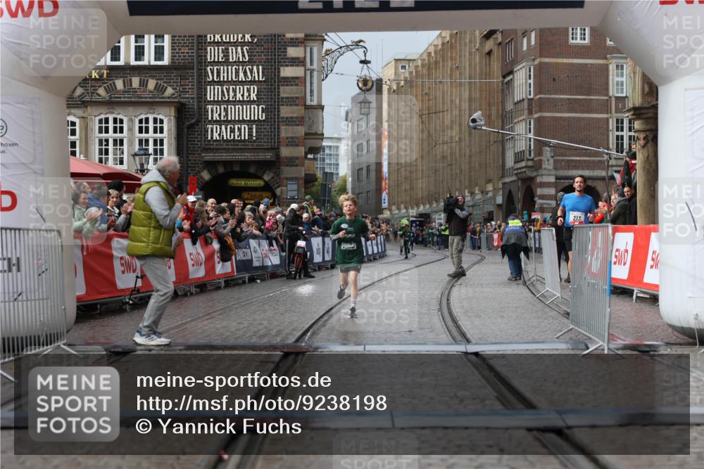 05.10.2025 - 20. swb-Marathon Bremen Yannick Fuchs http://msf.ph/oto/9238198 05.10.2025 15:18:11 Ziel 213 meine-sportfotos.de