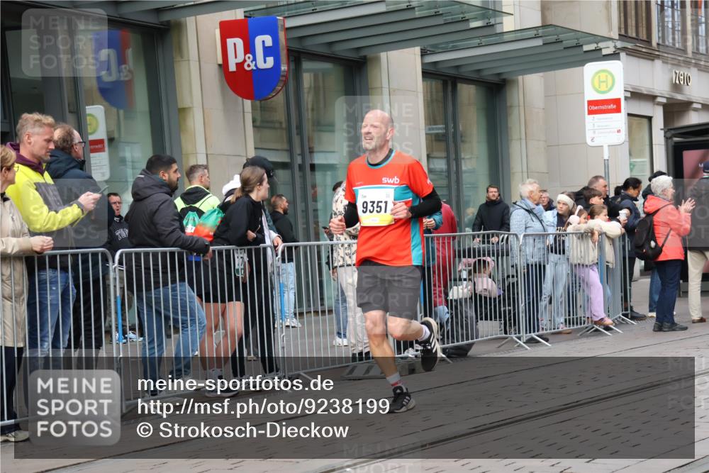 05.10.2025 - 20. swb-Marathon Bremen Strokosch-Dieckow http://msf.ph/oto/9238199 05.10.2025 10:46:02 Ziel 9009, 9207, 9351, 9362, 9400, 9921, 11167, 11446, 11462, 9009, 9207, 9351, 9362, 9400, 9921, 11167, 11446, 11462 meine-sportfotos.de
