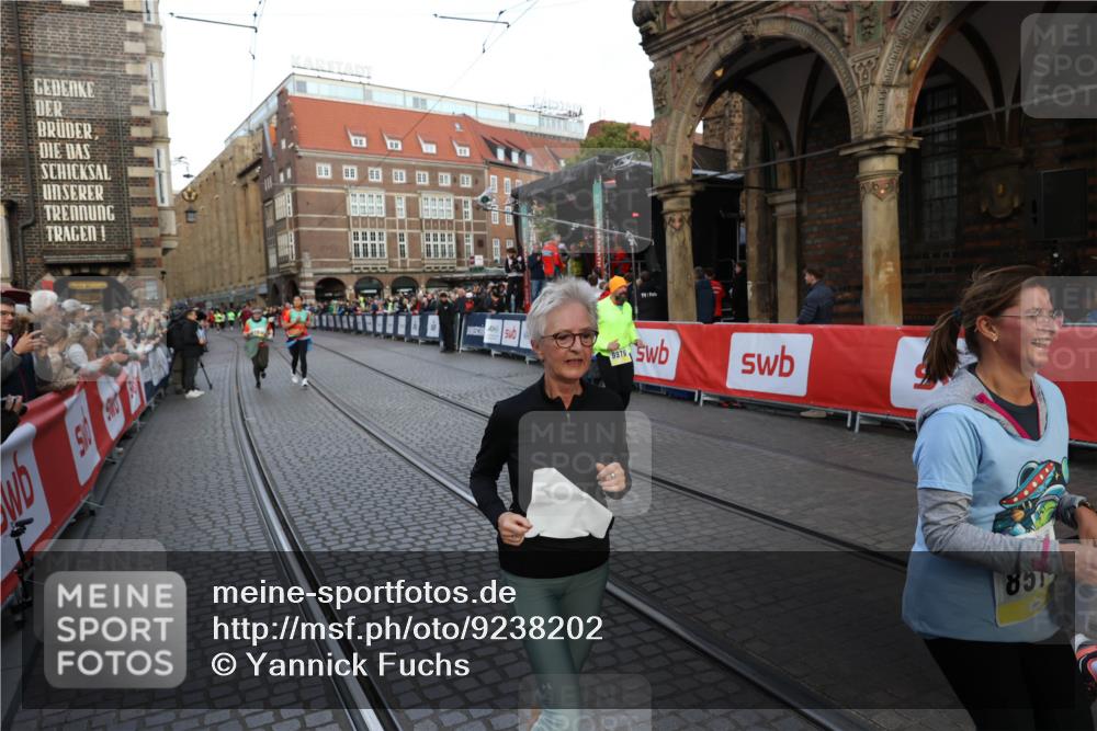 05.10.2025 - 20. swb-Marathon Bremen Yannick Fuchs http://msf.ph/oto/9238202 05.10.2025 11:06:58 Ziel 8574, 9321, 9605, 9826, 9942, 9976, 10001, 10148, 10168, 10498, 10580, 10747, 10748, 10937, 11355, 11389, 11414, 11497, 11565 meine-sportfotos.de