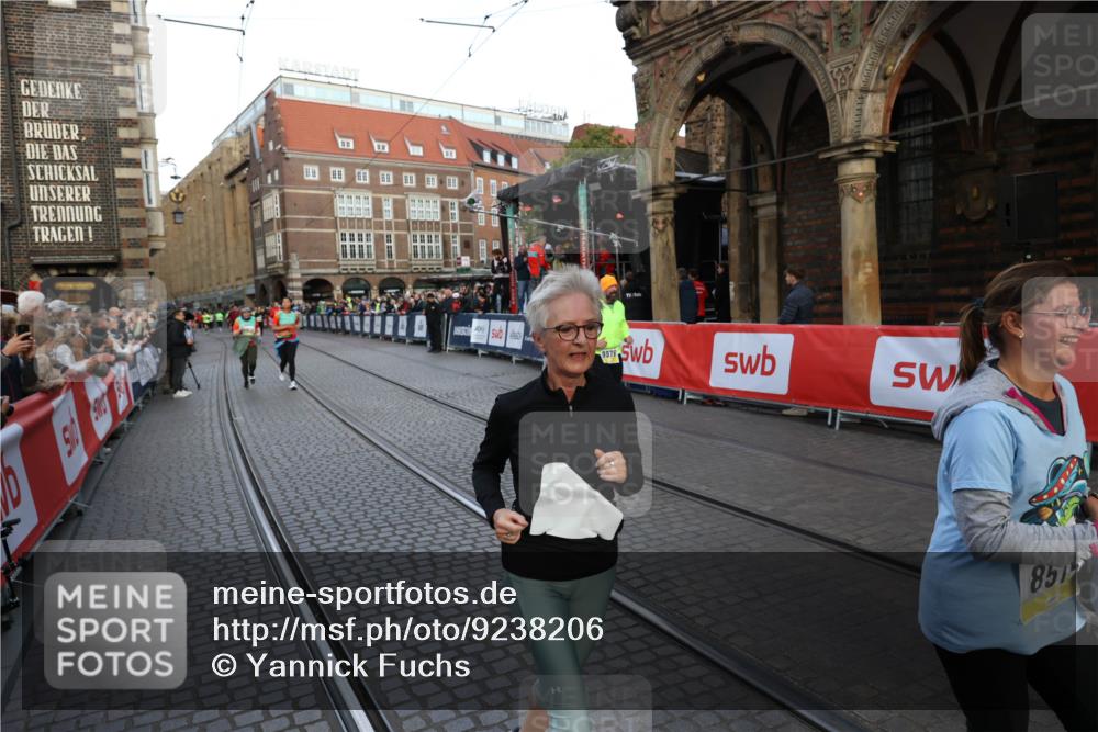05.10.2025 - 20. swb-Marathon Bremen Yannick Fuchs http://msf.ph/oto/9238206 05.10.2025 11:06:58 Ziel 8574, 9321, 9605, 9826, 9942, 9976, 10001, 10148, 10168, 10498, 10580, 10747, 10748, 10937, 11355, 11389, 11414, 11497, 11565 meine-sportfotos.de