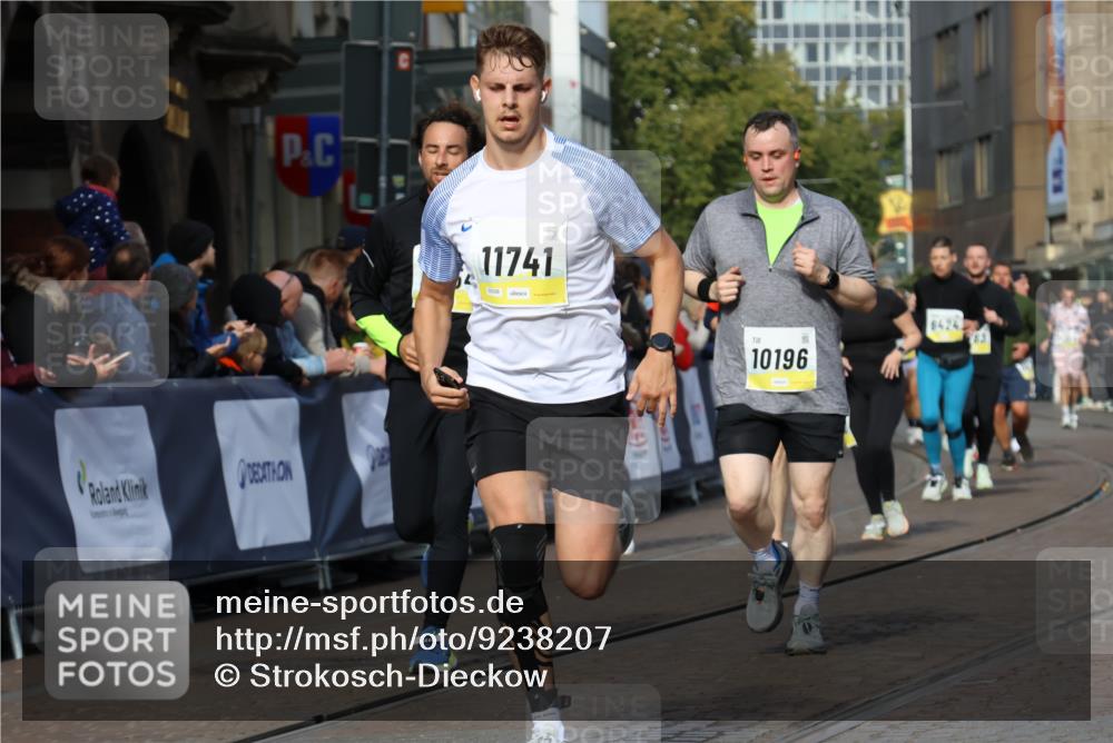 05.10.2025 - 20. swb-Marathon Bremen Strokosch-Dieckow http://msf.ph/oto/9238207 05.10.2025 10:56:16 Ziel 9258, 9855, 10028, 10191, 10196, 10424, 10590, 10992, 11364, 11554, 11630, 11662, 11741 meine-sportfotos.de