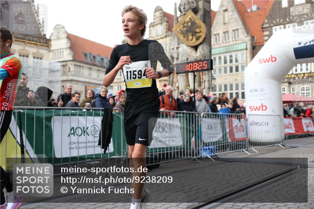 05.10.2025 - 20. swb-Marathon Bremen Yannick Fuchs http://msf.ph/oto/9238209 05.10.2025 10:39:14 Ziel 9403, 10847, 11594 meine-sportfotos.de