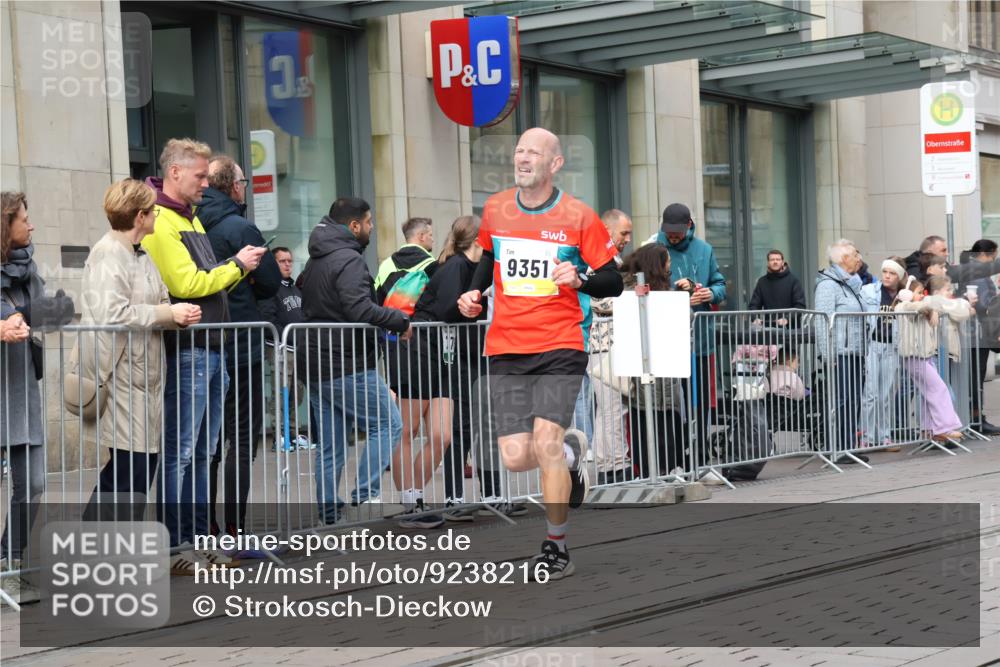 05.10.2025 - 20. swb-Marathon Bremen Strokosch-Dieckow http://msf.ph/oto/9238216 05.10.2025 10:46:02 Ziel 9009, 9207, 9351, 9362, 9400, 9921, 11167, 11446, 11462, 9009, 9207, 9351, 9362, 9400, 9921, 11167, 11446, 11462 meine-sportfotos.de