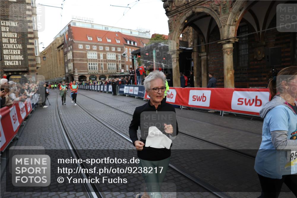 05.10.2025 - 20. swb-Marathon Bremen Yannick Fuchs http://msf.ph/oto/9238217 05.10.2025 11:06:58 Ziel 8574, 9321, 9605, 9826, 9942, 9976, 10001, 10148, 10168, 10498, 10580, 10747, 10748, 10937, 11355, 11389, 11414, 11497, 11565 meine-sportfotos.de