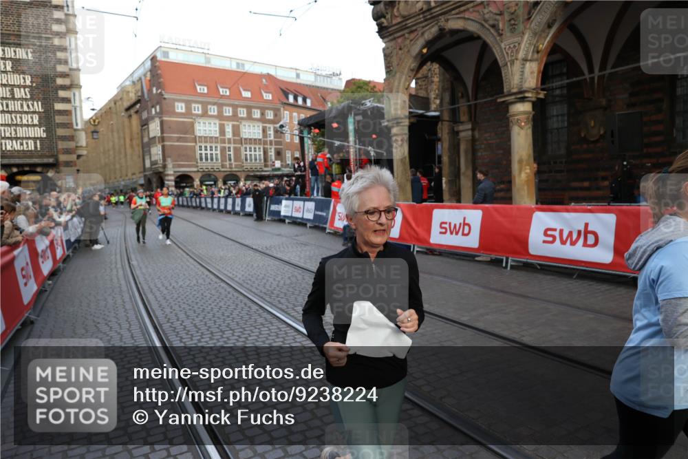 05.10.2025 - 20. swb-Marathon Bremen Yannick Fuchs http://msf.ph/oto/9238224 05.10.2025 11:06:58 Ziel 8574, 9321, 9605, 9826, 9942, 9976, 10001, 10148, 10168, 10498, 10580, 10747, 10748, 10937, 11355, 11389, 11414, 11497, 11565 meine-sportfotos.de