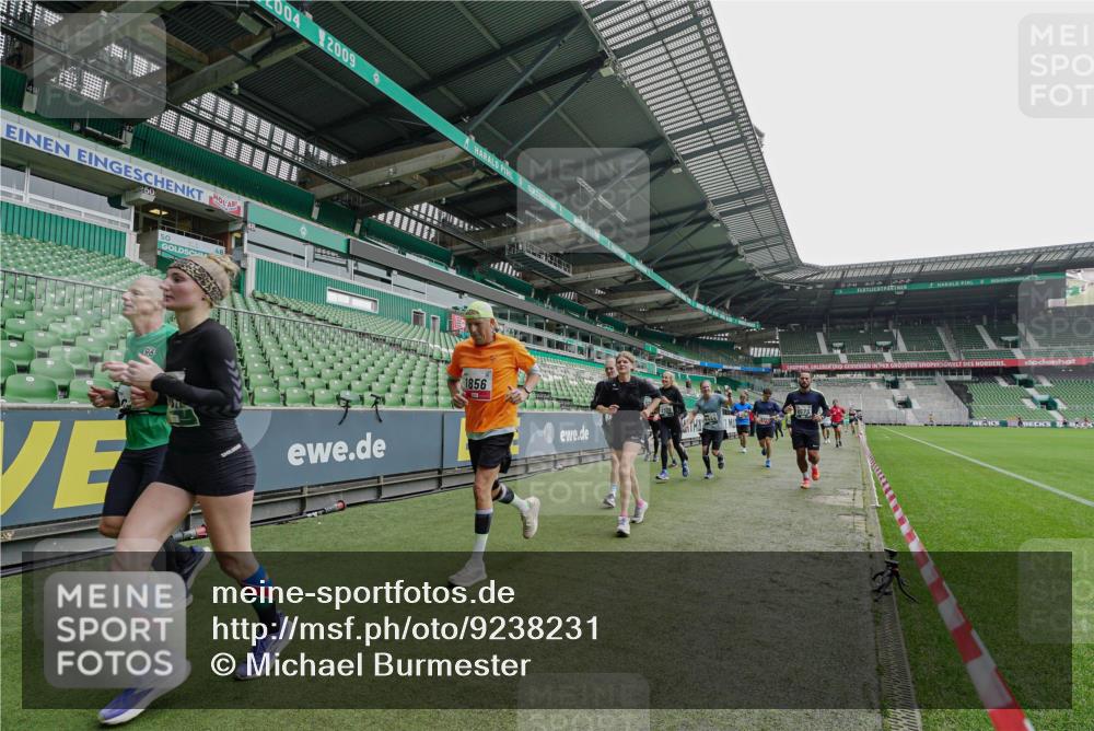 05.10.2025 - 20. swb-Marathon Bremen Michael Burmester http://msf.ph/oto/9238231 05.10.2025 13:02:02 Laufen im Stadion 152, 428, 493, 546, 672, 772, 843, 921, 979, 1030, 1256, 1348, 1361, 1452, 1732, 1744, 1759, 1856, 1893, 1899, 1924, 1933, 1996, 2096, 2102, 2143, 2245, 2272, 2306, 2433, 2555, 2565, 2774, 2796, 2910, 2912, 2918, 2991, 3053, 3206, 3208, 3217, 3387, 3525, 3526, 3662, 3663, 3673, 3861, 3877, 3926, 3930, 4017, 4018, 4086, 4364, 4409, 4444, 4477, 4564, 4618, 4688, 4705, 4847, 4882, 4947, 4980, 4985, 5309, 5557, 5570, 5580, 5652, 5731, 5893, 5934, 6157, 6328, 6382, 58, 440 meine-sportfotos.de