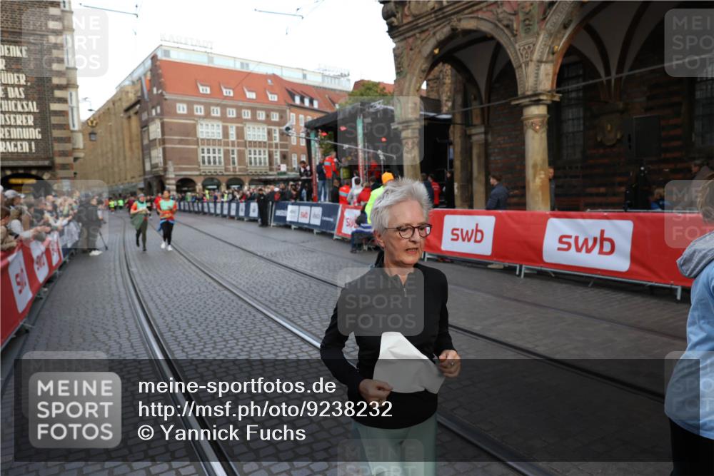 05.10.2025 - 20. swb-Marathon Bremen Yannick Fuchs http://msf.ph/oto/9238232 05.10.2025 11:06:58 Ziel 8574, 9321, 9605, 9826, 9942, 9976, 10001, 10148, 10168, 10498, 10580, 10747, 10748, 10937, 11355, 11389, 11414, 11497, 11565 meine-sportfotos.de