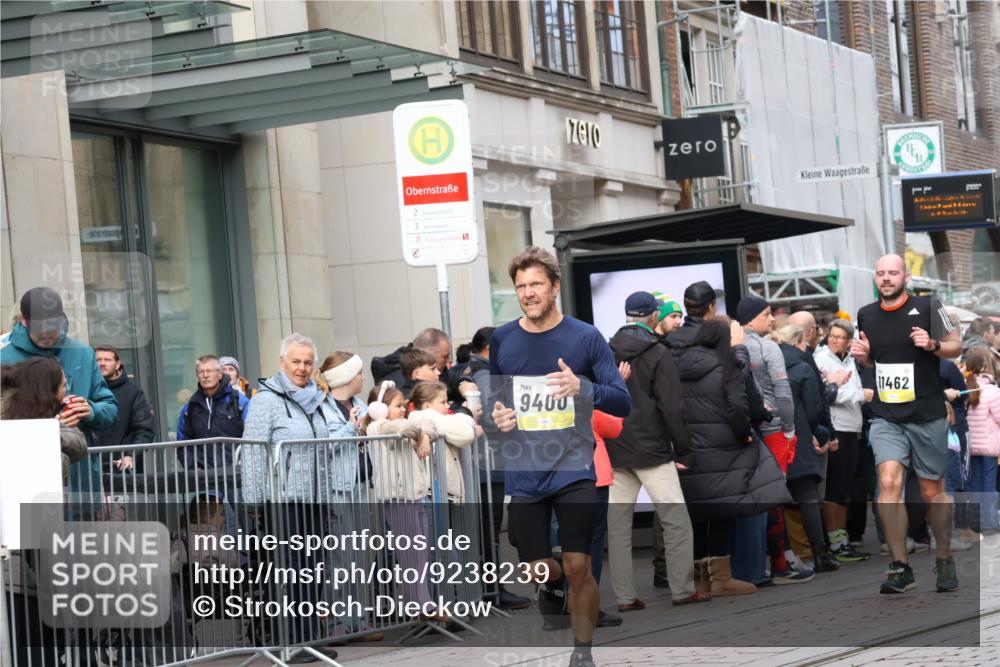 05.10.2025 - 20. swb-Marathon Bremen Strokosch-Dieckow http://msf.ph/oto/9238239 05.10.2025 10:46:03 Ziel 9009, 9207, 9351, 9362, 9400, 9921, 11167, 11462, 9009, 9207, 9351, 9362, 9400, 9921, 11167, 11462 meine-sportfotos.de