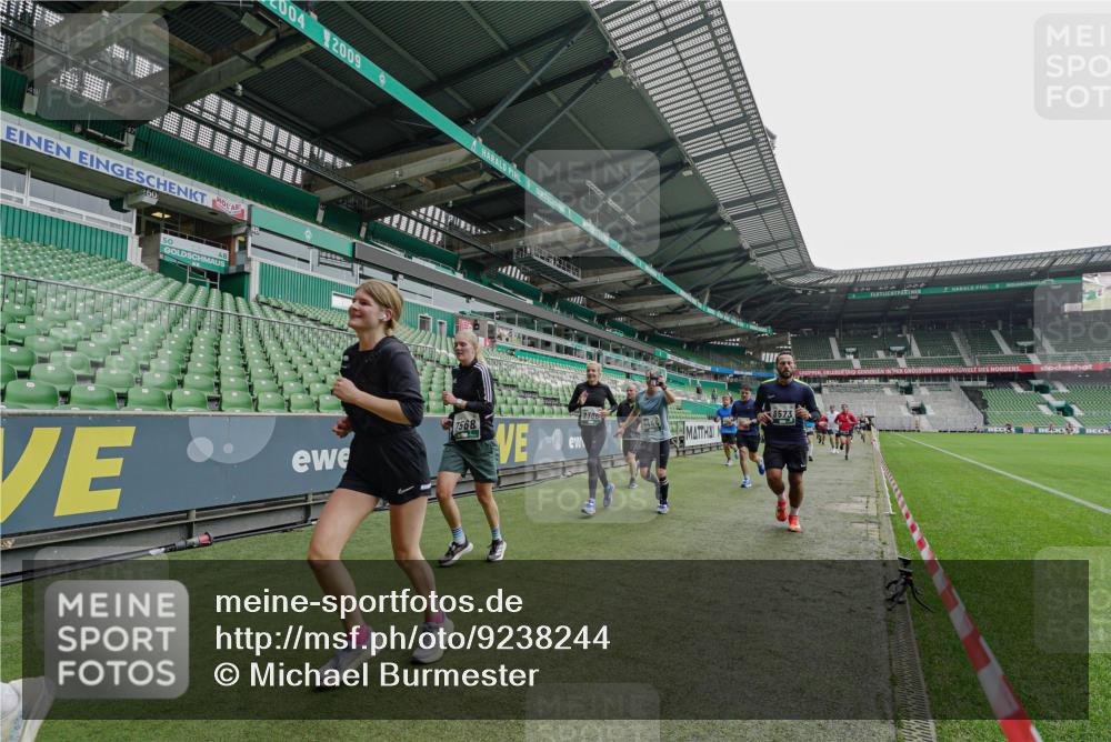 05.10.2025 - 20. swb-Marathon Bremen Michael Burmester http://msf.ph/oto/9238244 05.10.2025 13:02:03 Laufen im Stadion 152, 428, 493, 546, 672, 772, 843, 921, 979, 1030, 1256, 1348, 1361, 1452, 1732, 1744, 1759, 1856, 1893, 1899, 1924, 1933, 1996, 2096, 2102, 2143, 2245, 2272, 2306, 2433, 2555, 2565, 2774, 2796, 2910, 2912, 2918, 2991, 3053, 3206, 3208, 3217, 3387, 3525, 3526, 3662, 3663, 3673, 3861, 3877, 3926, 3930, 4017, 4018, 4086, 4129, 4364, 4409, 4444, 4477, 4564, 4618, 4688, 4705, 4847, 4882, 4947, 4980, 4985, 5309, 5557, 5570, 5580, 5652, 5731, 5893, 5934, 6157, 6328, 6382, 58, 440 meine-sportfotos.de