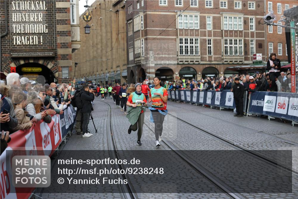 05.10.2025 - 20. swb-Marathon Bremen Yannick Fuchs http://msf.ph/oto/9238248 05.10.2025 11:06:59 Ziel 8574, 9321, 9605, 9826, 9942, 9976, 10001, 10148, 10168, 10580, 10747, 10748, 10937, 11355, 11389, 11414, 11497 meine-sportfotos.de