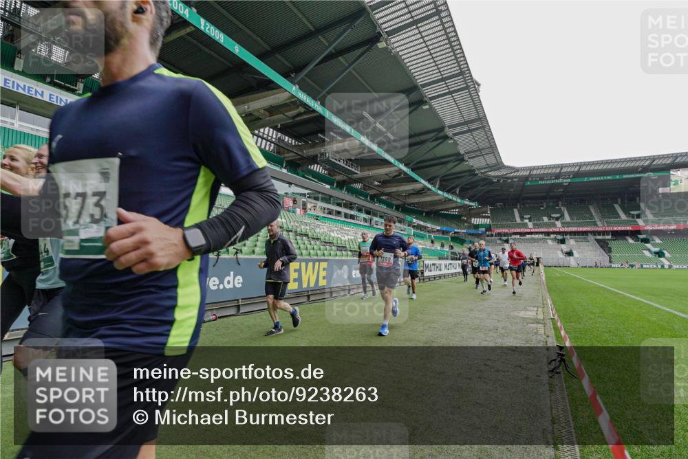 05.10.2025 - 20. swb-Marathon Bremen Michael Burmester http://msf.ph/oto/9238263 05.10.2025 13:02:05 Laufen im Stadion 152, 428, 493, 546, 672, 772, 843, 921, 979, 1030, 1256, 1348, 1361, 1452, 1732, 1744, 1759, 1856, 1893, 1899, 1924, 1933, 1996, 2096, 2102, 2143, 2245, 2272, 2306, 2555, 2565, 2774, 2796, 2910, 2912, 2918, 2991, 3053, 3206, 3208, 3217, 3387, 3525, 3526, 3662, 3663, 3673, 3861, 3877, 3926, 3930, 4017, 4018, 4086, 4129, 4364, 4409, 4444, 4477, 4481, 4564, 4618, 4688, 4705, 4847, 4882, 4947, 4980, 4985, 5309, 5557, 5570, 5580, 5652, 5731, 5893, 5934, 6157, 6328, 6382, 58, 440 meine-sportfotos.de