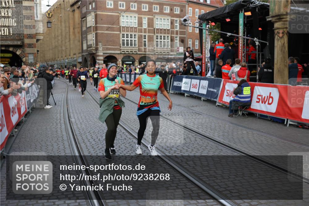 05.10.2025 - 20. swb-Marathon Bremen Yannick Fuchs http://msf.ph/oto/9238268 05.10.2025 11:07:01 Ziel 8574, 9321, 9605, 9826, 9942, 9976, 10001, 10148, 10168, 10580, 11355, 11389, 11414, 11497, 11622 meine-sportfotos.de