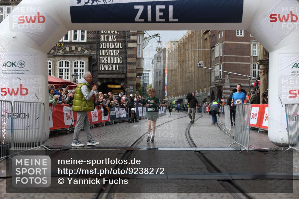 05.10.2025 - 20. swb-Marathon Bremen Yannick Fuchs http://msf.ph/oto/9238272 05.10.2025 15:18:11 Ziel 213 meine-sportfotos.de