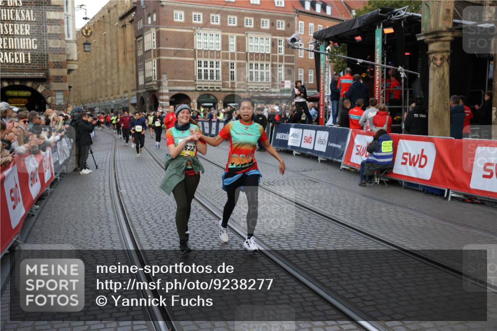 05.10.2025 - 20. swb-Marathon Bremen Yannick Fuchs http://msf.ph/oto/9238277 05.10.2025 11:07:01 Ziel 8574, 9321, 9605, 9826, 9942, 9976, 10001, 10148, 10168, 10580, 11355, 11389, 11414, 11497, 11622 meine-sportfotos.de