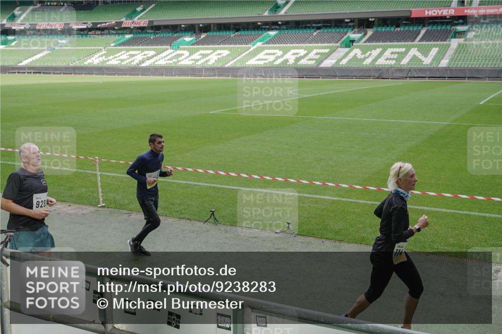 05.10.2025 - 20. swb-Marathon Bremen Michael Burmester http://msf.ph/oto/9238283 05.10.2025 10:33:33 Laufen im Stadion 5172, 7077, 9000, 9195, 9197, 9221, 9258, 9260, 9282, 9359, 9367, 9392, 9402, 9424, 9492, 9520, 9529, 9539, 9541, 9560, 9569, 9570, 9574, 9577, 9633, 9654, 9703, 9717, 9811, 9835, 9855, 9856, 9881, 9882, 9900, 9933, 9935, 9950, 10008, 10015, 10032, 10034, 10042, 10180, 10231, 10232, 10233, 10234, 10253, 10256, 10287, 10302, 10307, 10323, 10387, 10394, 10402, 10475, 10484, 10533, 10546, 10591, 10755, 10758, 10794, 10915, 10992, 7165, 9295, 9392, 9407, 9461 meine-sportfotos.de