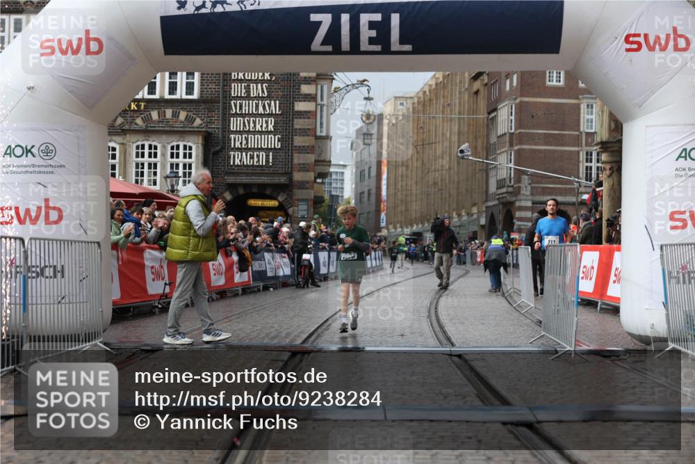 05.10.2025 - 20. swb-Marathon Bremen Yannick Fuchs http://msf.ph/oto/9238284 05.10.2025 15:18:12 Ziel 213 meine-sportfotos.de