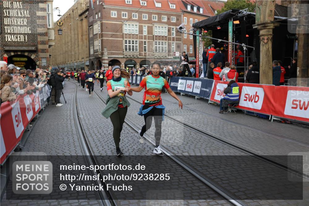 05.10.2025 - 20. swb-Marathon Bremen Yannick Fuchs http://msf.ph/oto/9238285 05.10.2025 11:07:01 Ziel 8574, 9321, 9605, 9826, 9942, 9976, 10001, 10148, 10168, 10580, 11355, 11389, 11414, 11497, 11622 meine-sportfotos.de