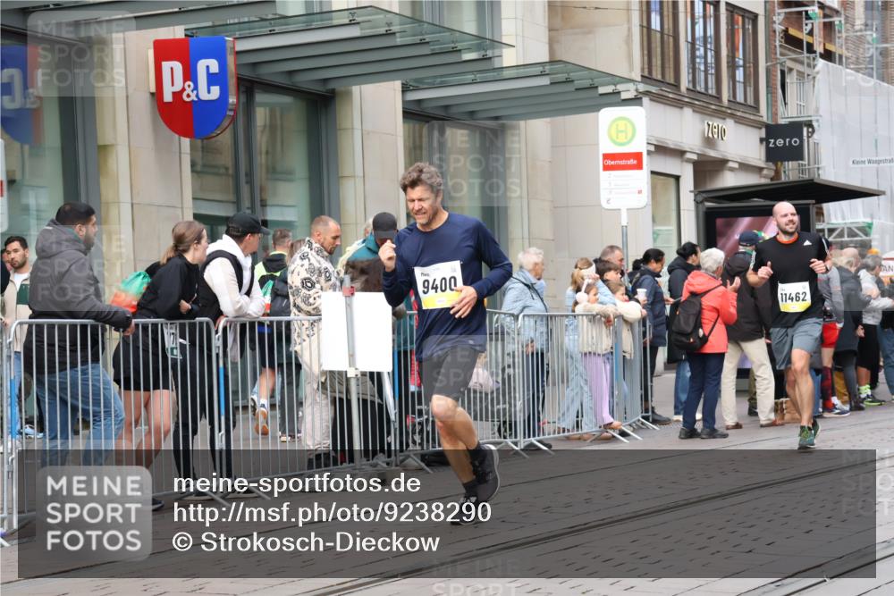 05.10.2025 - 20. swb-Marathon Bremen Strokosch-Dieckow http://msf.ph/oto/9238290 05.10.2025 10:46:04 Ziel 9009, 9207, 9351, 9362, 9400, 9921, 11167, 11462, 9009, 9207, 9351, 9362, 9400, 9921, 11167, 11462 meine-sportfotos.de
