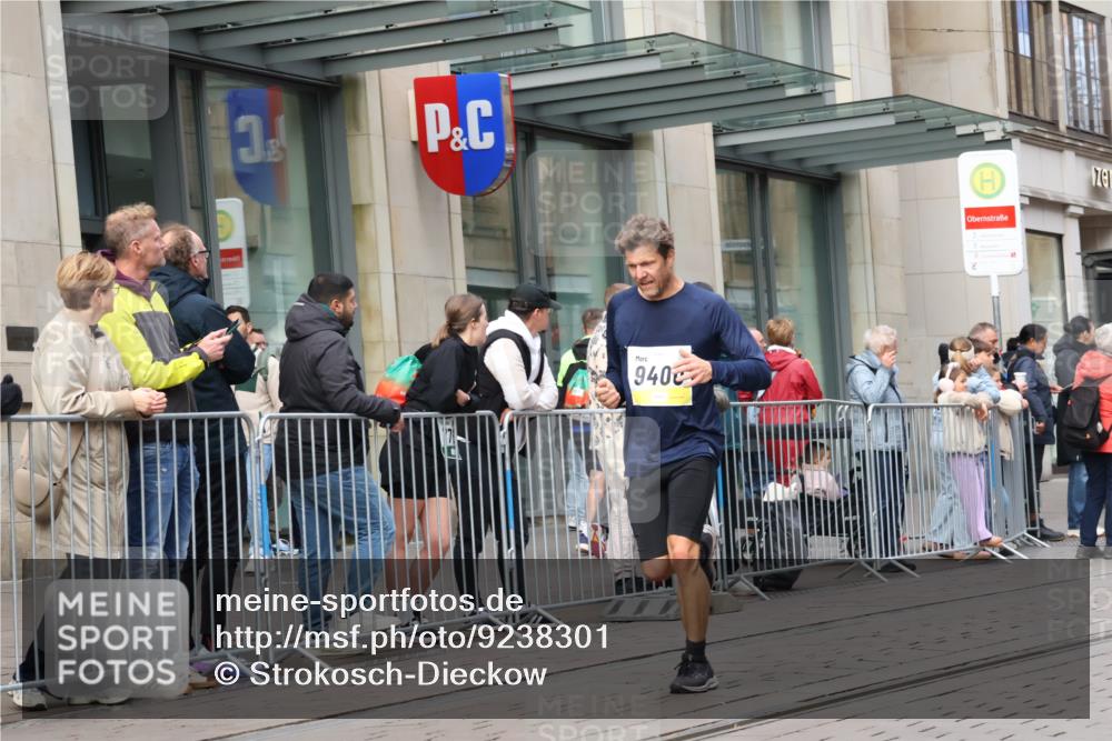 05.10.2025 - 20. swb-Marathon Bremen Strokosch-Dieckow http://msf.ph/oto/9238301 05.10.2025 10:46:05 Ziel 9009, 9207, 9351, 9362, 9400, 9921, 10268, 11167, 11462, 9009, 9207, 9351, 9362, 9400, 9921, 10268, 11167, 11462 meine-sportfotos.de