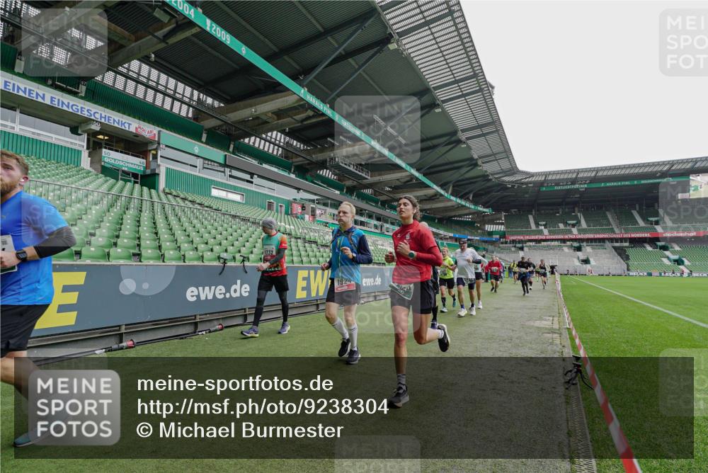 05.10.2025 - 20. swb-Marathon Bremen Michael Burmester http://msf.ph/oto/9238304 05.10.2025 13:02:08 Laufen im Stadion 152, 428, 493, 546, 672, 772, 843, 921, 979, 1030, 1256, 1348, 1361, 1452, 1732, 1744, 1759, 1856, 1899, 1924, 1933, 1996, 2096, 2102, 2143, 2245, 2272, 2306, 2555, 2565, 2774, 2796, 2910, 2912, 2918, 2991, 3053, 3206, 3208, 3217, 3387, 3525, 3526, 3662, 3663, 3673, 3861, 3926, 3930, 4017, 4018, 4086, 4129, 4364, 4409, 4444, 4464, 4477, 4481, 4564, 4618, 4688, 4705, 4847, 4882, 4947, 4980, 4985, 5309, 5557, 5570, 5580, 5652, 5731, 5893, 5934, 6157, 6328, 6382, 58, 440 meine-sportfotos.de