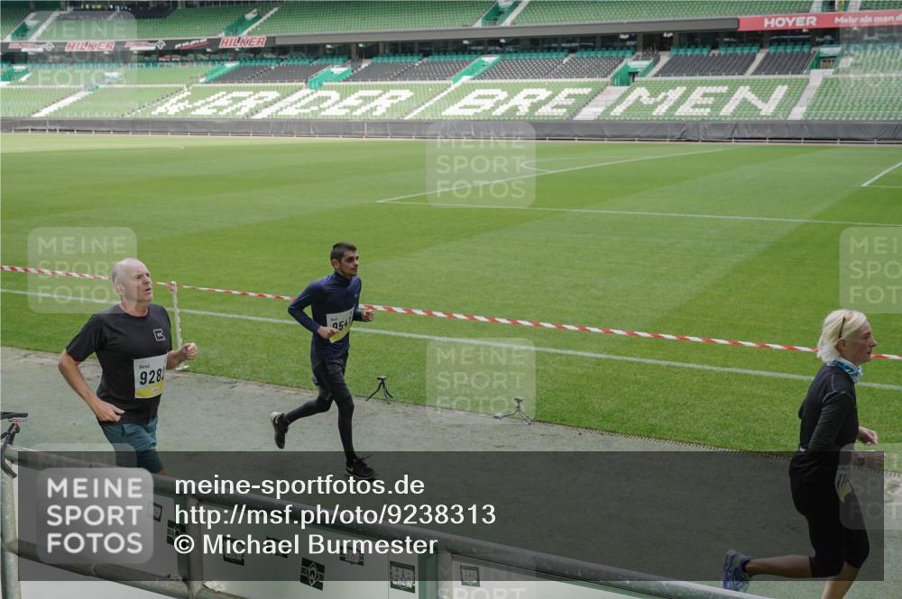 05.10.2025 - 20. swb-Marathon Bremen Michael Burmester http://msf.ph/oto/9238313 05.10.2025 10:33:33 Laufen im Stadion 5172, 7077, 9000, 9195, 9197, 9221, 9258, 9260, 9282, 9359, 9367, 9392, 9402, 9424, 9492, 9520, 9529, 9539, 9541, 9560, 9569, 9570, 9574, 9577, 9633, 9654, 9703, 9717, 9811, 9835, 9855, 9856, 9881, 9882, 9900, 9933, 9935, 9950, 10008, 10015, 10032, 10034, 10042, 10180, 10231, 10232, 10233, 10234, 10253, 10256, 10287, 10302, 10307, 10323, 10387, 10394, 10402, 10475, 10484, 10533, 10546, 10591, 10755, 10758, 10794, 10915, 10992, 7165, 9295, 9392, 9407, 9461 meine-sportfotos.de