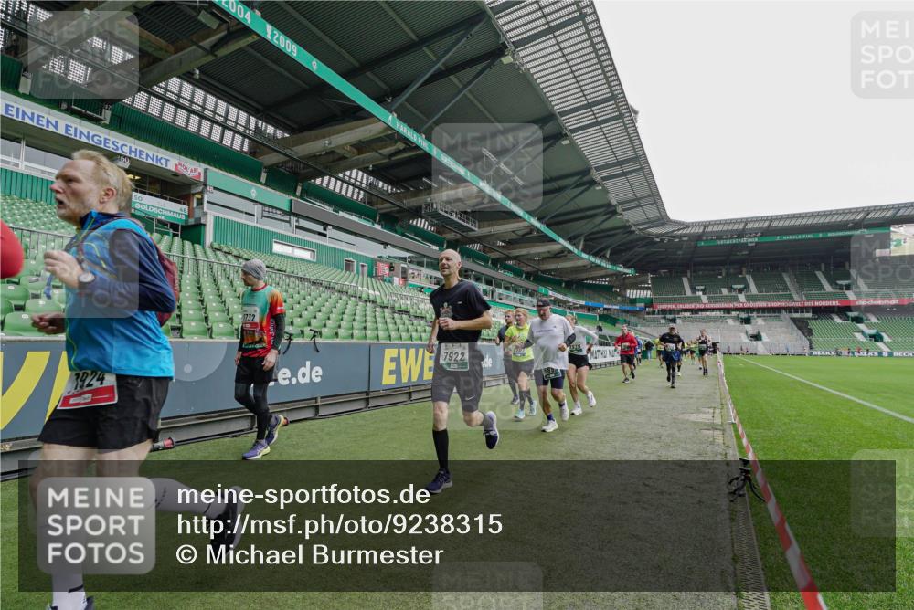 05.10.2025 - 20. swb-Marathon Bremen Michael Burmester http://msf.ph/oto/9238315 05.10.2025 13:02:09 Laufen im Stadion 152, 428, 493, 546, 672, 729, 772, 843, 921, 979, 1030, 1256, 1348, 1361, 1452, 1732, 1744, 1759, 1856, 1899, 1924, 1933, 1996, 2096, 2102, 2143, 2245, 2272, 2306, 2555, 2565, 2774, 2796, 2910, 2912, 2918, 2991, 3053, 3206, 3208, 3217, 3525, 3526, 3662, 3663, 3673, 3861, 3926, 3930, 4017, 4018, 4086, 4129, 4364, 4409, 4444, 4464, 4477, 4481, 4564, 4618, 4688, 4705, 4817, 4847, 4882, 4947, 4980, 4985, 5309, 5557, 5570, 5580, 5652, 5731, 5893, 5934, 6157, 6328, 6382, 440 meine-sportfotos.de