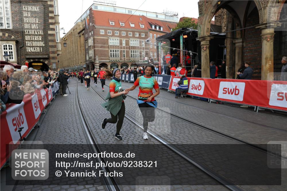 05.10.2025 - 20. swb-Marathon Bremen Yannick Fuchs http://msf.ph/oto/9238321 05.10.2025 11:07:02 Ziel 8574, 9321, 9605, 9826, 9942, 9976, 10148, 10168, 10580, 11355, 11389, 11414, 11497, 11622 meine-sportfotos.de