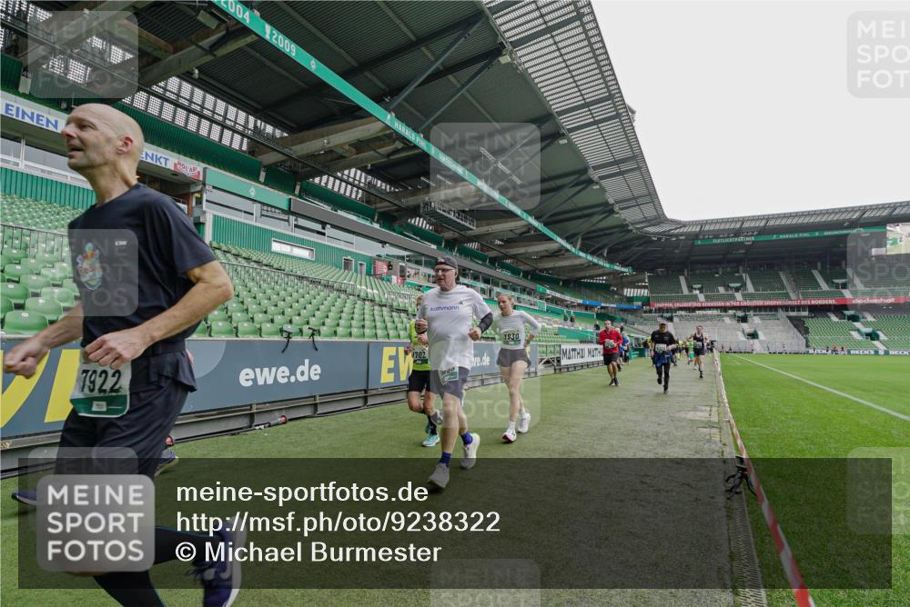 05.10.2025 - 20. swb-Marathon Bremen Michael Burmester http://msf.ph/oto/9238322 05.10.2025 13:02:09 Laufen im Stadion 152, 428, 493, 546, 672, 729, 772, 843, 921, 979, 1030, 1256, 1348, 1361, 1452, 1732, 1744, 1759, 1856, 1899, 1924, 1933, 1996, 2096, 2102, 2143, 2245, 2272, 2306, 2555, 2565, 2774, 2796, 2910, 2912, 2918, 2991, 3053, 3206, 3208, 3217, 3525, 3526, 3662, 3663, 3673, 3861, 3926, 3930, 4017, 4018, 4086, 4129, 4364, 4409, 4444, 4464, 4477, 4481, 4564, 4618, 4688, 4705, 4817, 4847, 4882, 4947, 4980, 4985, 5309, 5557, 5570, 5580, 5652, 5731, 5893, 5934, 6157, 6328, 6382, 440 meine-sportfotos.de