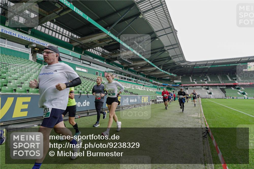 05.10.2025 - 20. swb-Marathon Bremen Michael Burmester http://msf.ph/oto/9238329 05.10.2025 13:02:10 Laufen im Stadion 97, 152, 428, 493, 546, 672, 729, 772, 843, 921, 979, 1030, 1256, 1348, 1361, 1452, 1732, 1744, 1759, 1856, 1899, 1924, 1933, 1996, 2096, 2102, 2143, 2245, 2272, 2306, 2555, 2565, 2774, 2796, 2910, 2912, 2918, 2991, 3053, 3206, 3208, 3217, 3525, 3526, 3662, 3663, 3673, 3861, 3926, 3930, 4017, 4018, 4086, 4129, 4364, 4409, 4444, 4464, 4477, 4481, 4564, 4688, 4705, 4817, 4847, 4882, 4947, 4980, 4985, 5309, 5557, 5570, 5580, 5652, 5731, 5893, 5934, 6157, 6328, 6382 meine-sportfotos.de