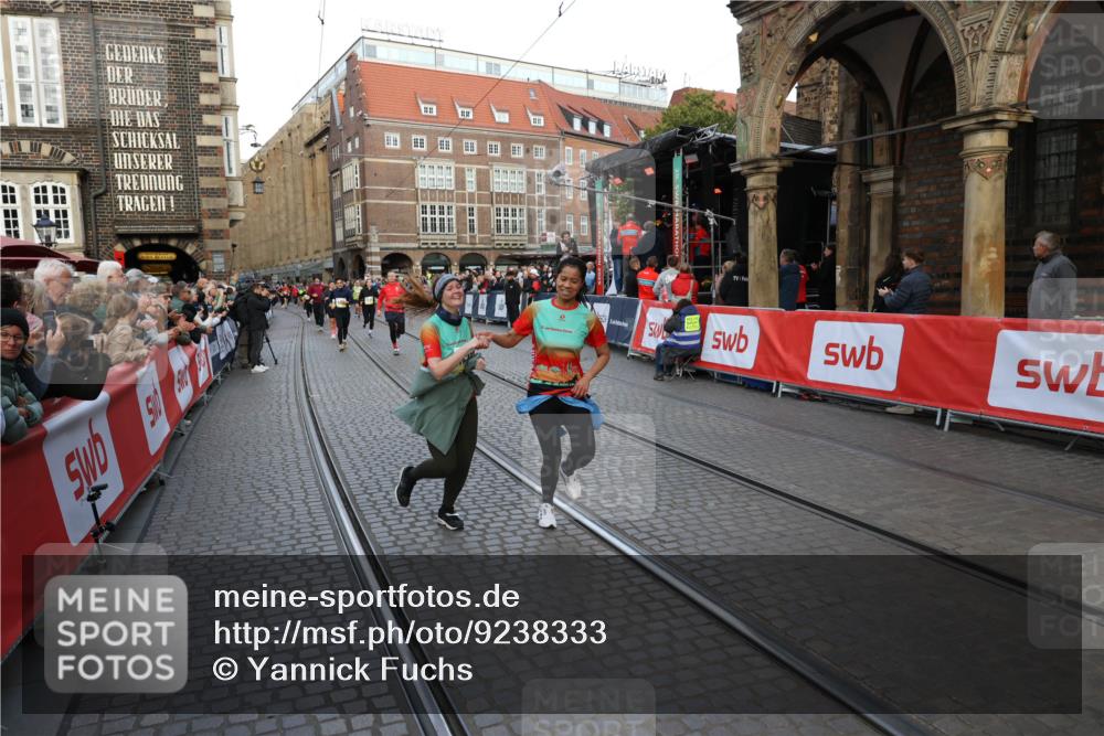 05.10.2025 - 20. swb-Marathon Bremen Yannick Fuchs http://msf.ph/oto/9238333 05.10.2025 11:07:02 Ziel 8574, 9321, 9605, 9826, 9942, 9976, 10148, 10168, 10580, 11355, 11389, 11414, 11497, 11622 meine-sportfotos.de