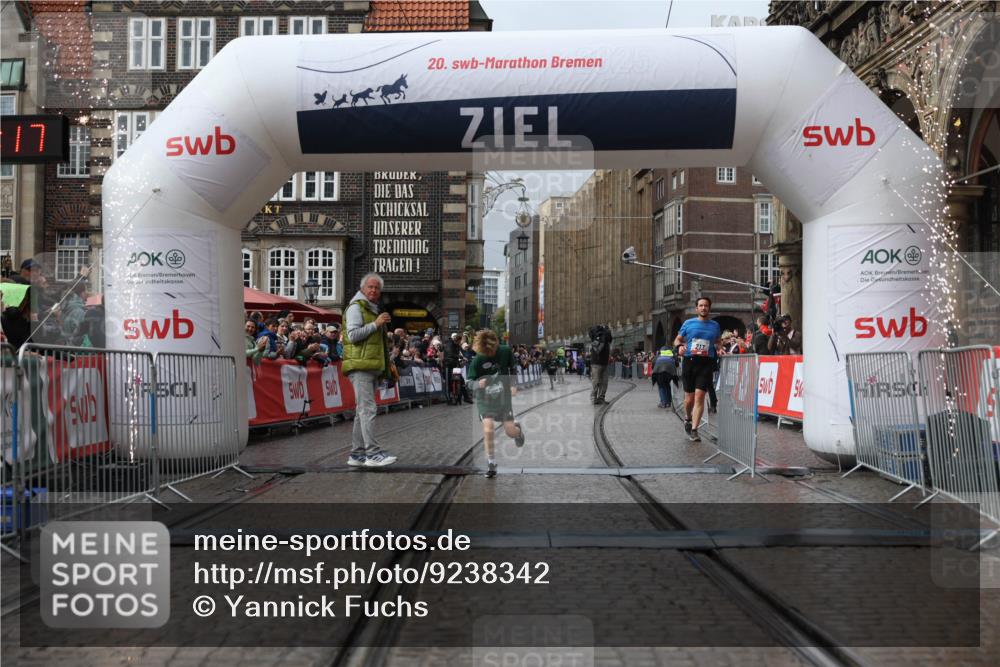 05.10.2025 - 20. swb-Marathon Bremen Yannick Fuchs http://msf.ph/oto/9238342 05.10.2025 15:18:13 Ziel 213 meine-sportfotos.de