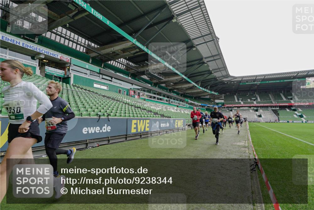 05.10.2025 - 20. swb-Marathon Bremen Michael Burmester http://msf.ph/oto/9238344 05.10.2025 13:02:11 Laufen im Stadion 97, 152, 428, 493, 518, 546, 672, 729, 772, 843, 921, 979, 1030, 1256, 1348, 1361, 1452, 1704, 1732, 1744, 1759, 1856, 1899, 1924, 1933, 1996, 2096, 2102, 2143, 2245, 2272, 2306, 2555, 2565, 2774, 2796, 2910, 2912, 2918, 2991, 3053, 3206, 3208, 3217, 3525, 3526, 3662, 3673, 3861, 3926, 3930, 4017, 4018, 4086, 4129, 4364, 4409, 4444, 4464, 4477, 4481, 4564, 4688, 4705, 4817, 4847, 4882, 4947, 4980, 4985, 5309, 5557, 5570, 5580, 5652, 5731, 5893, 5934, 6157, 6325, 6328, 6382 meine-sportfotos.de
