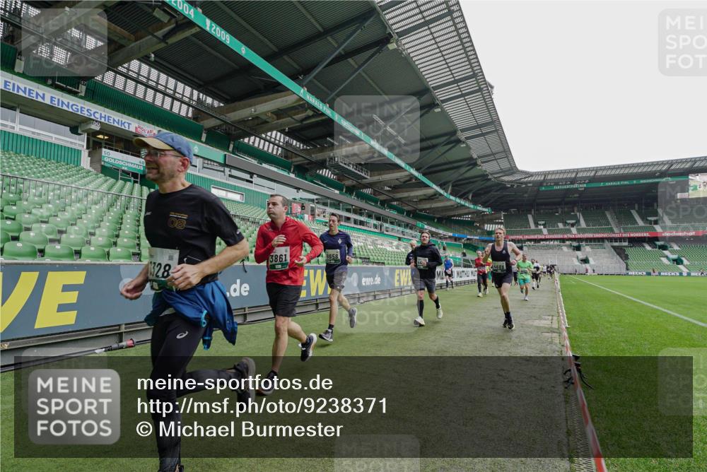 05.10.2025 - 20. swb-Marathon Bremen Michael Burmester http://msf.ph/oto/9238371 05.10.2025 13:02:13 Laufen im Stadion 97, 428, 493, 518, 672, 729, 772, 843, 921, 1030, 1256, 1348, 1361, 1452, 1704, 1732, 1744, 1759, 1856, 1899, 1924, 1933, 1996, 2143, 2245, 2272, 2306, 2555, 2772, 2774, 2796, 2910, 2912, 2991, 3053, 3206, 3208, 3217, 3525, 3526, 3673, 3861, 3926, 3930, 4017, 4018, 4086, 4129, 4364, 4409, 4444, 4464, 4477, 4481, 4564, 4688, 4705, 4817, 4847, 4882, 4947, 4980, 4985, 5309, 5557, 5570, 5580, 5652, 5731, 5893, 5934, 6157, 6325, 6328, 6382, 7217, 152 meine-sportfotos.de