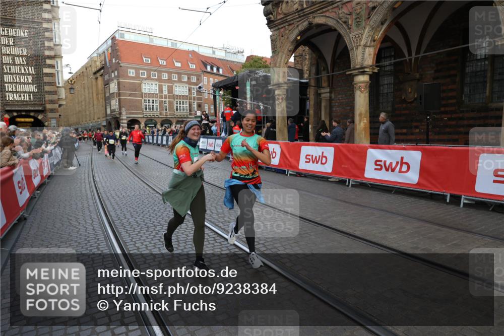 05.10.2025 - 20. swb-Marathon Bremen Yannick Fuchs http://msf.ph/oto/9238384 05.10.2025 11:07:02 Ziel 8574, 9321, 9605, 9826, 9942, 9976, 10148, 10168, 10580, 11355, 11389, 11414, 11497, 11622 meine-sportfotos.de
