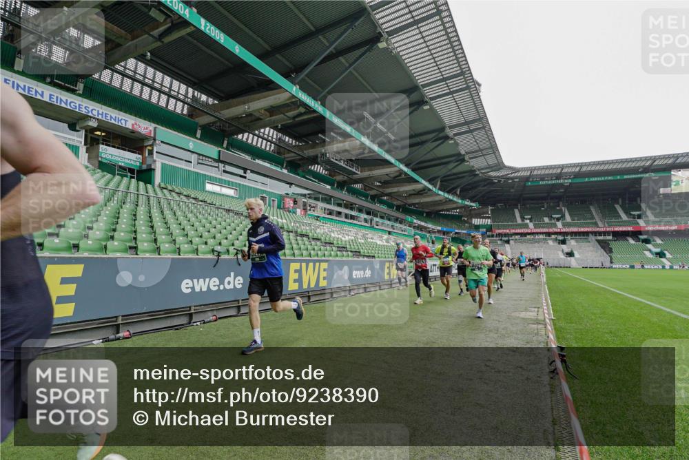 05.10.2025 - 20. swb-Marathon Bremen Michael Burmester http://msf.ph/oto/9238390 05.10.2025 13:02:15 Laufen im Stadion 97, 428, 493, 518, 672, 729, 772, 843, 921, 1030, 1256, 1348, 1361, 1452, 1704, 1732, 1744, 1759, 1856, 1899, 1924, 1933, 2143, 2245, 2272, 2306, 2555, 2772, 2774, 2796, 2910, 2912, 2991, 3053, 3206, 3208, 3217, 3525, 3526, 3673, 3861, 3917, 3926, 3930, 4017, 4018, 4086, 4129, 4322, 4364, 4409, 4444, 4464, 4477, 4481, 4564, 4688, 4705, 4817, 4847, 4882, 4947, 4980, 4985, 5309, 5557, 5570, 5580, 5652, 5731, 5893, 5934, 6157, 6325, 6328, 6382, 7217, 7433, 7659, 152 meine-sportfotos.de