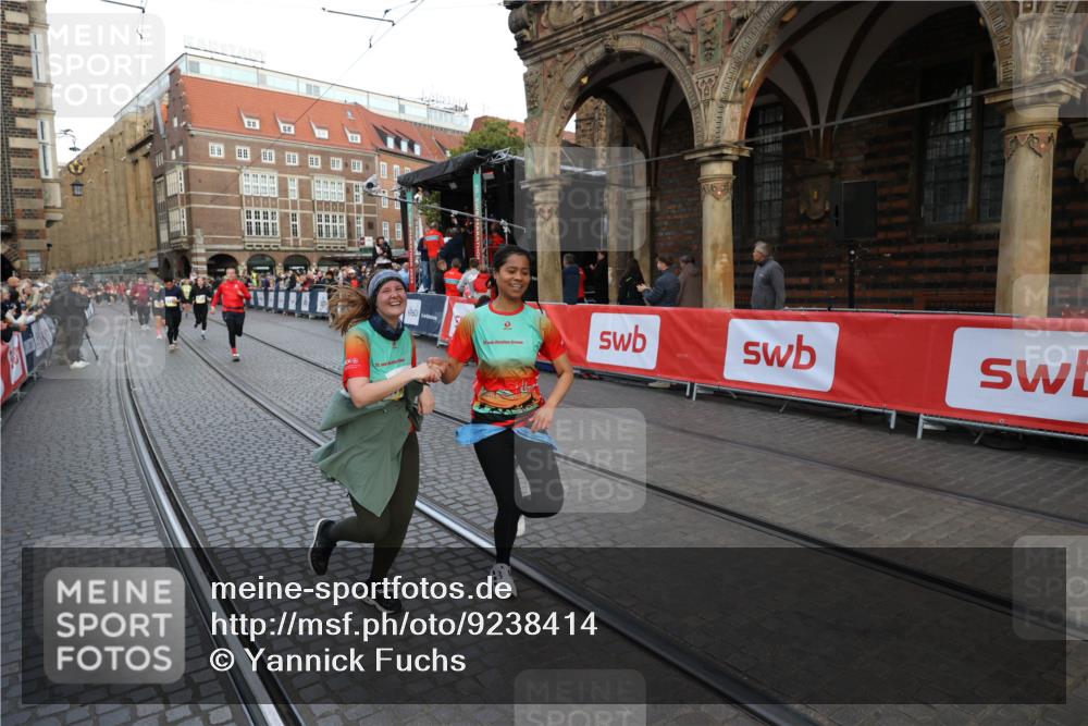 05.10.2025 - 20. swb-Marathon Bremen Yannick Fuchs http://msf.ph/oto/9238414 05.10.2025 11:07:03 Ziel 8574, 9321, 9605, 9826, 9942, 9976, 10396, 10580, 11355, 11389, 11414, 11497, 11622 meine-sportfotos.de
