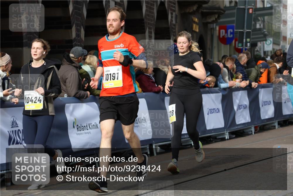 05.10.2025 - 20. swb-Marathon Bremen Strokosch-Dieckow http://msf.ph/oto/9238424 05.10.2025 10:56:20 Ziel 9424, 9783, 9932, 10028, 10191, 10196, 10387, 10424, 10546, 10590, 11554, 11662, 11723 meine-sportfotos.de
