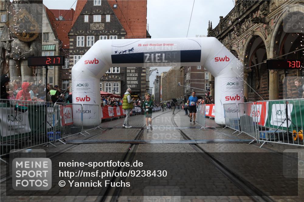 05.10.2025 - 20. swb-Marathon Bremen Yannick Fuchs http://msf.ph/oto/9238430 05.10.2025 15:18:13 Ziel 213 meine-sportfotos.de