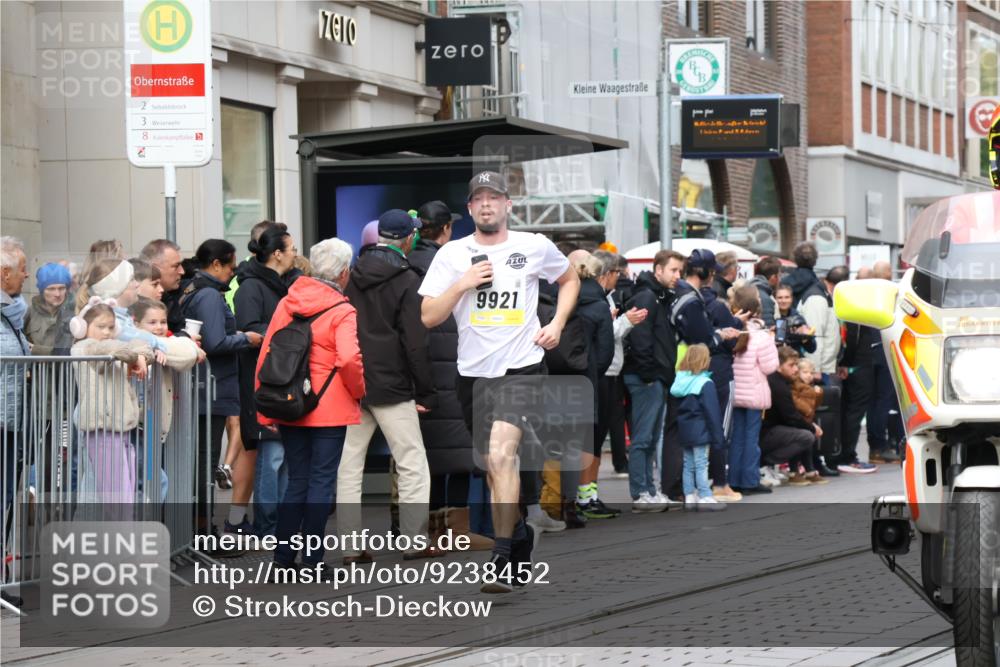 05.10.2025 - 20. swb-Marathon Bremen Strokosch-Dieckow http://msf.ph/oto/9238452 05.10.2025 10:46:09 Ziel 9009, 9207, 9366, 9400, 9921, 9961, 10268, 11167, 11268, 11462, 9009, 9207, 9366, 9400, 9921, 9961, 10268, 11167, 11268, 11462 meine-sportfotos.de
