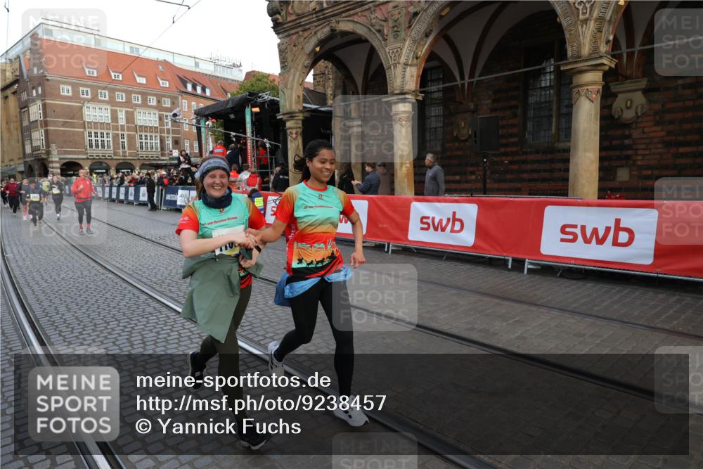 05.10.2025 - 20. swb-Marathon Bremen Yannick Fuchs http://msf.ph/oto/9238457 05.10.2025 11:07:03 Ziel 8574, 9321, 9605, 9826, 9942, 9976, 10396, 10580, 11355, 11389, 11414, 11497, 11622 meine-sportfotos.de