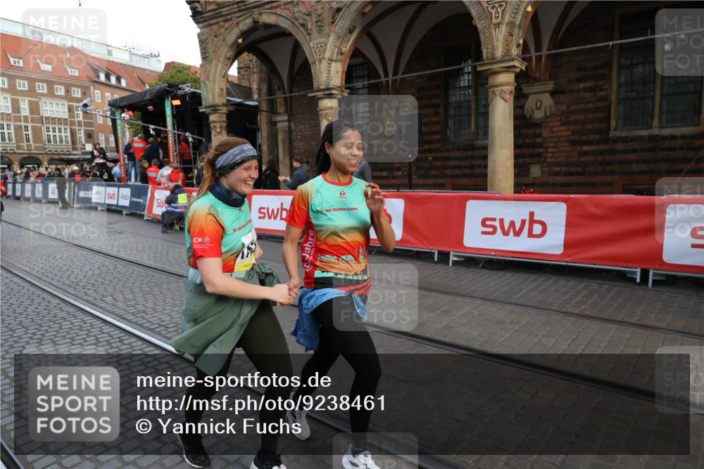 05.10.2025 - 20. swb-Marathon Bremen Yannick Fuchs http://msf.ph/oto/9238461 05.10.2025 11:07:03 Ziel 8574, 9321, 9605, 9826, 9942, 9976, 10396, 10580, 11355, 11389, 11414, 11497, 11622 meine-sportfotos.de