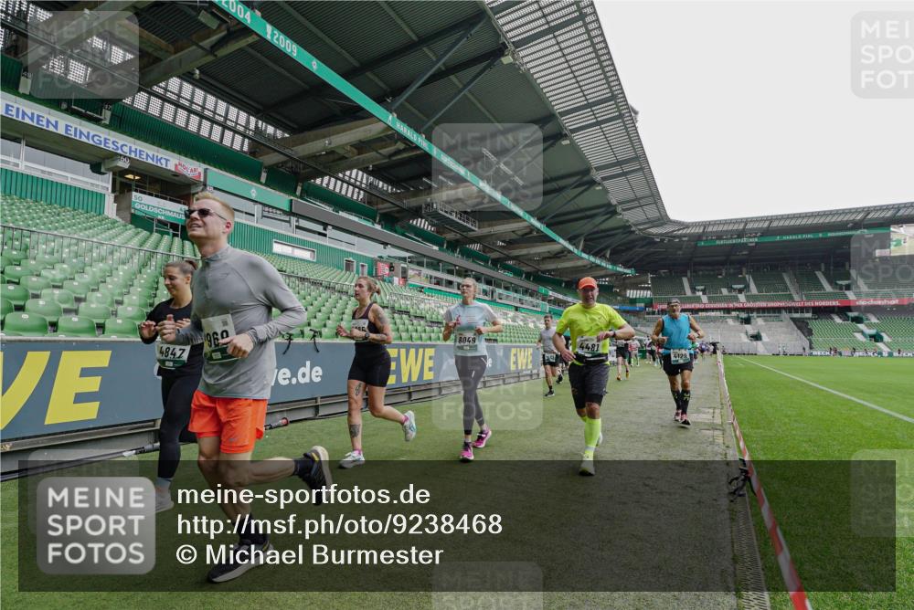05.10.2025 - 20. swb-Marathon Bremen Michael Burmester http://msf.ph/oto/9238468 05.10.2025 13:02:21 Laufen im Stadion 97, 428, 493, 518, 729, 772, 843, 921, 1030, 1121, 1256, 1348, 1361, 1452, 1704, 1733, 1744, 1759, 1856, 1899, 1924, 2143, 2245, 2272, 2306, 2393, 2555, 2772, 2774, 2796, 2910, 2912, 3053, 3206, 3208, 3217, 3424, 3525, 3526, 3673, 3861, 3917, 3926, 3930, 4017, 4018, 4129, 4322, 4364, 4409, 4444, 4464, 4477, 4481, 4564, 4688, 4705, 4817, 4847, 4882, 4885, 4985, 5570, 5580, 5652, 5731, 5893, 5934, 6157, 6325, 6328, 6382, 7217, 7433, 7659, 152, 1933 meine-sportfotos.de