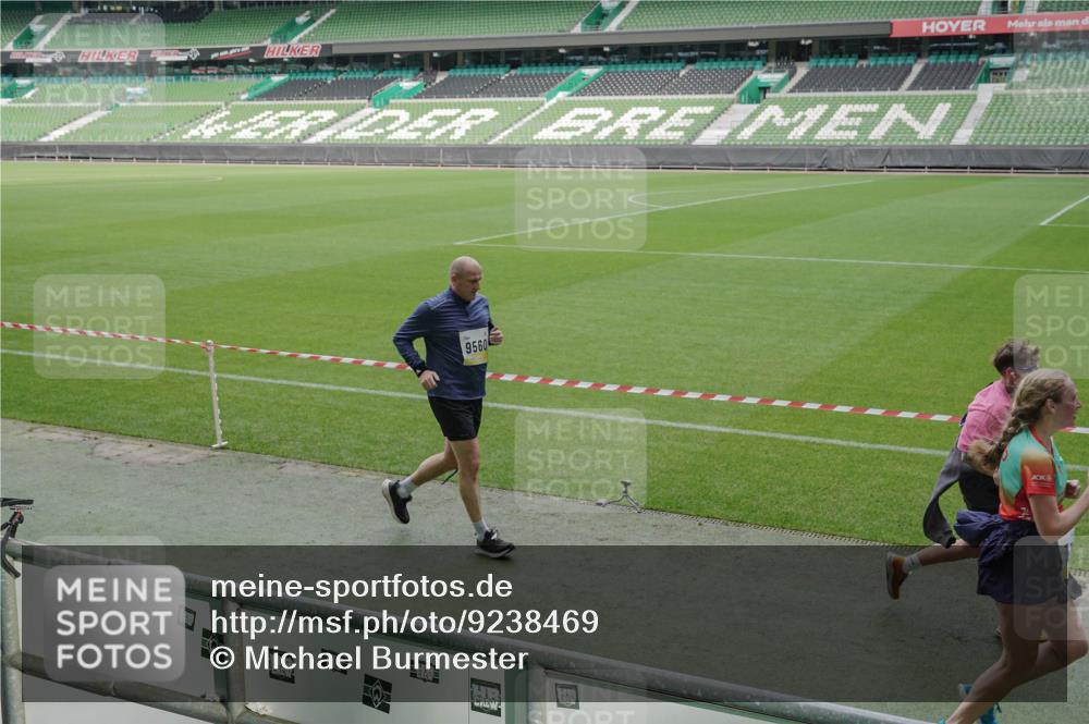 05.10.2025 - 20. swb-Marathon Bremen Michael Burmester http://msf.ph/oto/9238469 05.10.2025 10:33:38 Laufen im Stadion 5172, 7077, 9000, 9221, 9258, 9260, 9282, 9314, 9359, 9367, 9402, 9424, 9520, 9521, 9529, 9539, 9541, 9560, 9569, 9570, 9574, 9577, 9633, 9654, 9703, 9717, 9811, 9835, 9855, 9881, 9882, 9900, 9902, 9935, 10008, 10015, 10028, 10032, 10042, 10107, 10180, 10195, 10231, 10232, 10233, 10234, 10253, 10256, 10287, 10302, 10307, 10323, 10387, 10394, 10466, 10475, 10484, 10533, 10546, 10590, 10591, 10755, 10758, 10794, 10915, 10992, 9195, 9197, 9295, 9392, 9407, 9461, 9492 meine-sportfotos.de