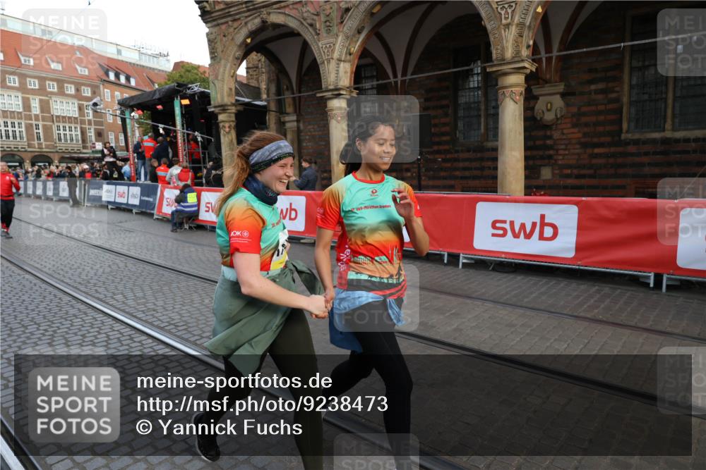 05.10.2025 - 20. swb-Marathon Bremen Yannick Fuchs http://msf.ph/oto/9238473 05.10.2025 11:07:03 Ziel 8574, 9321, 9605, 9826, 9942, 9976, 10396, 10580, 11355, 11389, 11414, 11497, 11622 meine-sportfotos.de