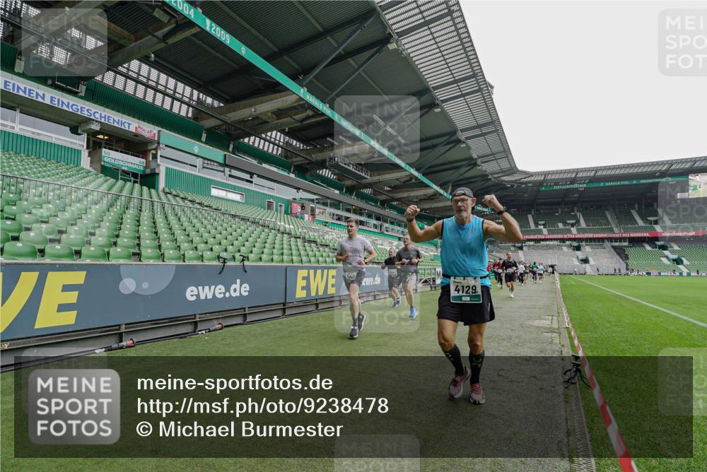 05.10.2025 - 20. swb-Marathon Bremen Michael Burmester http://msf.ph/oto/9238478 05.10.2025 13:02:23 Laufen im Stadion 97, 428, 518, 729, 772, 843, 921, 1030, 1121, 1256, 1348, 1361, 1405, 1452, 1704, 1733, 1744, 1759, 1856, 1899, 1924, 2143, 2245, 2272, 2306, 2393, 2555, 2772, 2774, 2796, 2910, 2912, 3053, 3206, 3208, 3217, 3424, 3525, 3526, 3861, 3917, 3926, 3930, 4017, 4018, 4129, 4322, 4364, 4409, 4444, 4464, 4477, 4481, 4564, 4688, 4705, 4817, 4847, 4882, 4885, 4985, 5570, 5580, 5652, 5893, 5934, 6157, 6325, 6328, 6382, 7217, 7433, 7659, 152, 493, 1933 meine-sportfotos.de