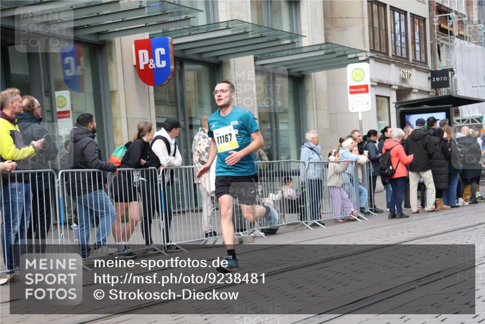 05.10.2025 - 20. swb-Marathon Bremen Strokosch-Dieckow http://msf.ph/oto/9238481 05.10.2025 10:46:15 Ziel 9009, 9207, 9366, 9961, 10268, 10277, 10411, 11167, 11268, 11327, 9009, 9207, 9366, 9961, 10268, 10277, 10411, 11167, 11268, 11327 meine-sportfotos.de