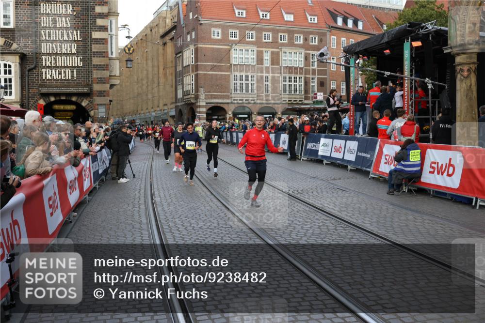 05.10.2025 - 20. swb-Marathon Bremen Yannick Fuchs http://msf.ph/oto/9238482 05.10.2025 11:07:04 Ziel 8574, 9321, 9826, 9942, 9976, 10396, 10580, 11355, 11389, 11414, 11497, 11622 meine-sportfotos.de