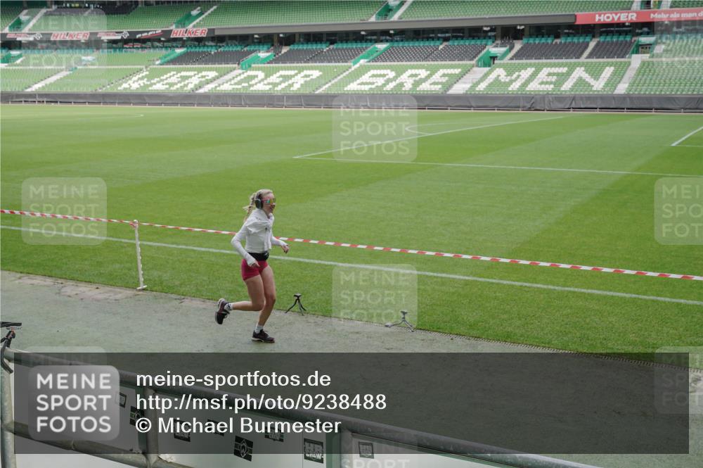 05.10.2025 - 20. swb-Marathon Bremen Michael Burmester http://msf.ph/oto/9238488 05.10.2025 10:33:41 Laufen im Stadion 5172, 7077, 9000, 9221, 9258, 9260, 9282, 9314, 9359, 9424, 9489, 9520, 9521, 9529, 9539, 9541, 9560, 9569, 9570, 9577, 9633, 9654, 9703, 9717, 9811, 9835, 9855, 9881, 9882, 9902, 9935, 10008, 10015, 10028, 10032, 10107, 10180, 10195, 10231, 10232, 10233, 10234, 10253, 10256, 10287, 10302, 10307, 10323, 10387, 10394, 10466, 10475, 10484, 10533, 10546, 10590, 10591, 10755, 10758, 10794, 10915, 10992, 9195, 9197, 9295, 9367, 9392, 9402, 9407, 9461, 9492 meine-sportfotos.de